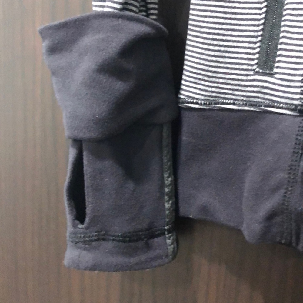 Lululemon Athletica Hoodie - Picture 5 of 6